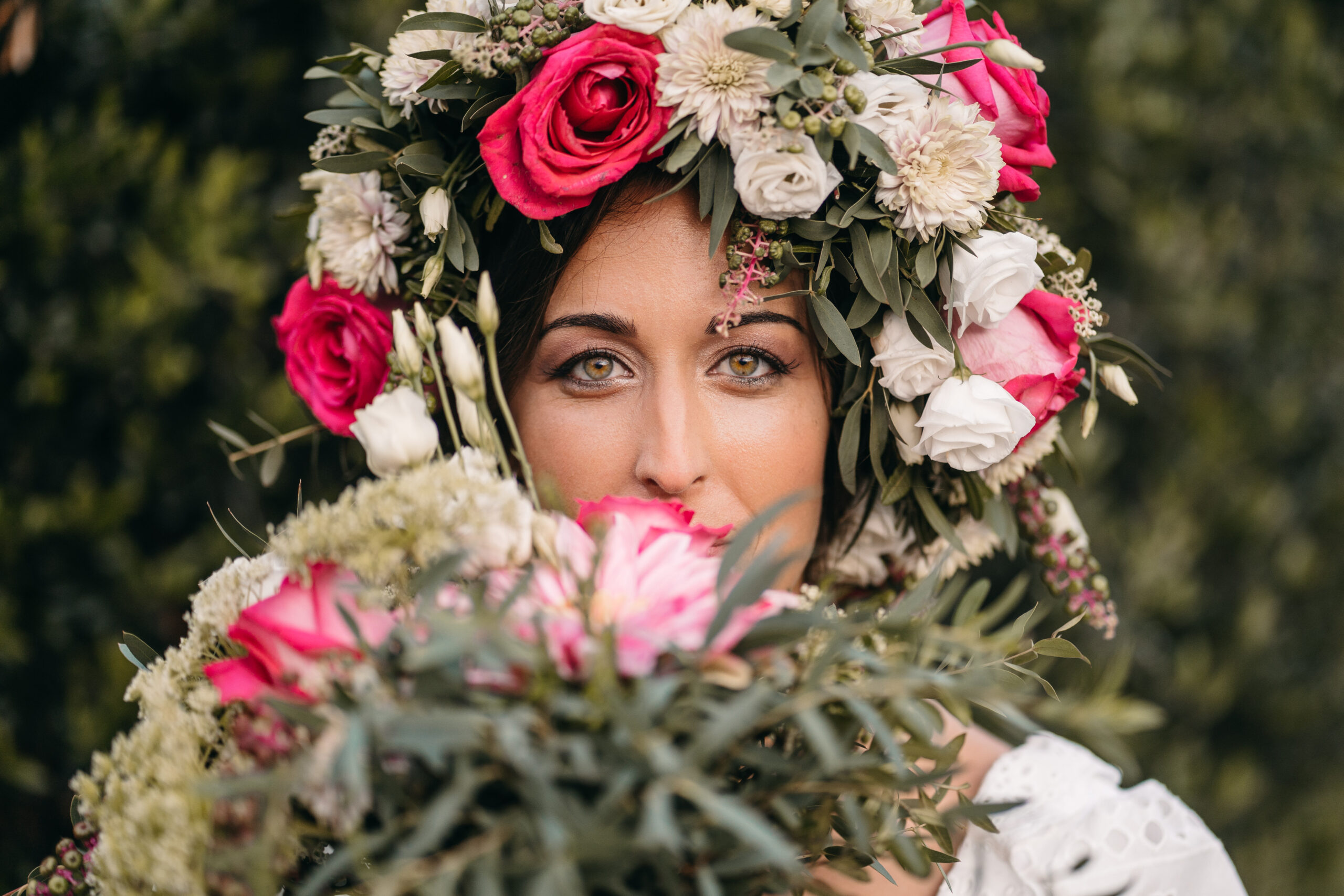 Una Corona de Flores llena de Color para una Novia muy Romántica -  Lligabosc Wedding Planner Lleida