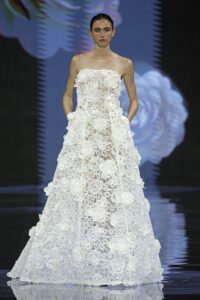 Desfile Isabel Sanchis en Barcelona Bridal Week 2023